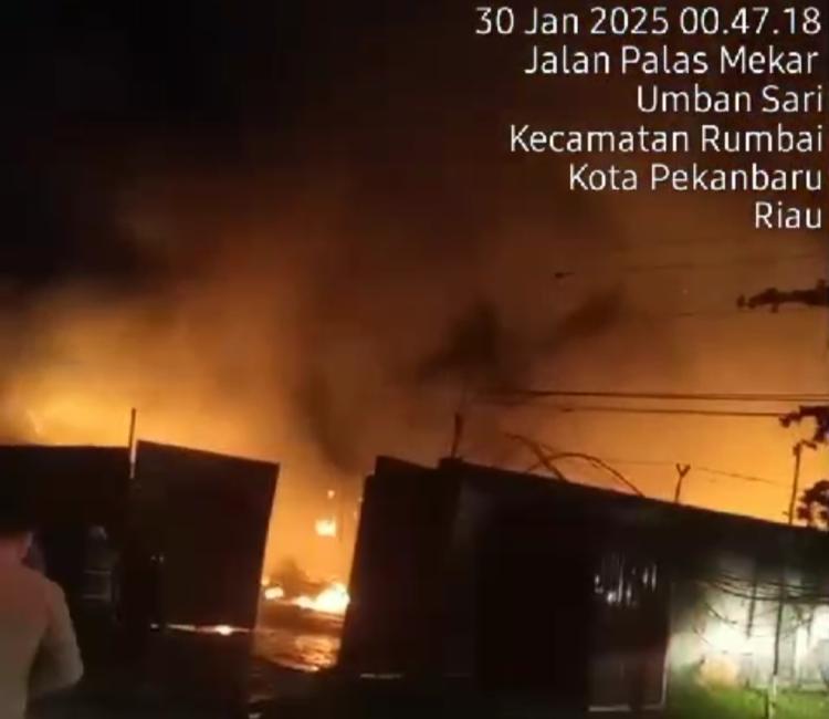Gudang Penimbunan Solar Terbakar Diduga Milik WN, Ini Foto Gudangnya Sebelum Terbakar