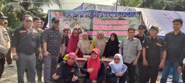 Peduli Korban Terdampak Banjir, DPC Grib Jaya Kota Pekanbaru Kunjungi Tenda Pengungsian di Rumbai