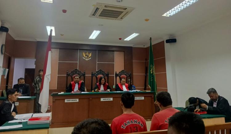 Kecewa Sidang Ditunda, Warga Teriaki Sidang Tak Jelas dan Jaksa Abal-Abal, Hakim Marah Minta Peneriak Ditangkap