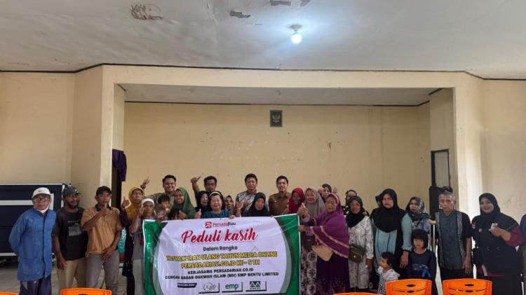 HUT ke-5, Persadariau Gelar Bakti Sosial Bagikan 20 Peket Sembako kepada Janda Tua