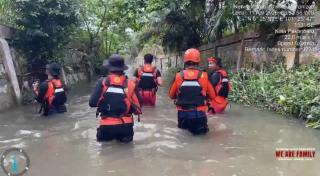 Diduga Terseret Arus Saat Hujan, Seorang Warga Dilaporkan Hilang di Parit Perumahan