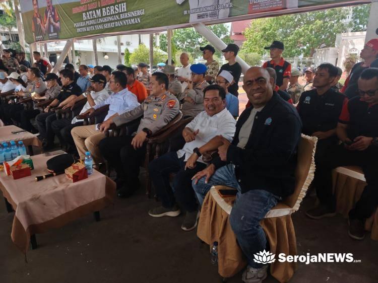 K-SPSI Batam Bekerjasama Menjaga Dinas Kebersihan Melakukan Kegiatan Gotong Royong 