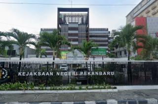 Ada Apa Dengan Kajari Pekanbaru? Sudah Berbulan Tidak Masuk Kantor