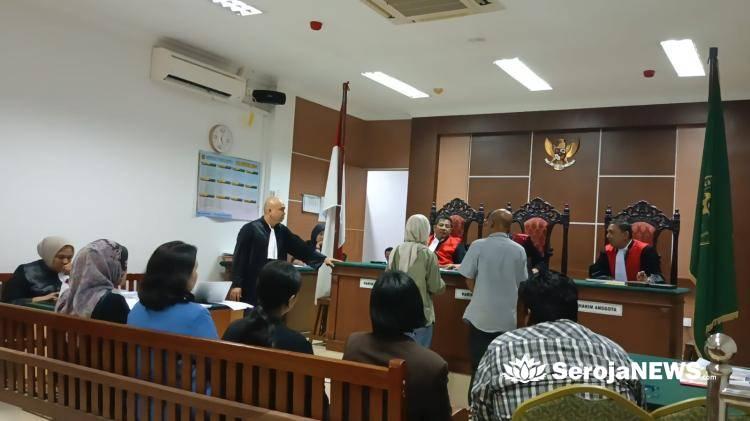 Hakim PN Batam Tegur Saksi Dea Rahmawati Supaya Berhati-hati Dalam Bekerja Demi Terhindar dari Tindak Pidana  