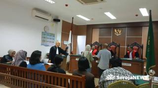 Hakim PN Batam Tegur Saksi Dea Rahmawati Supaya Berhati-hati Dalam Bekerja Demi Terhindar dari Tindak Pidana  